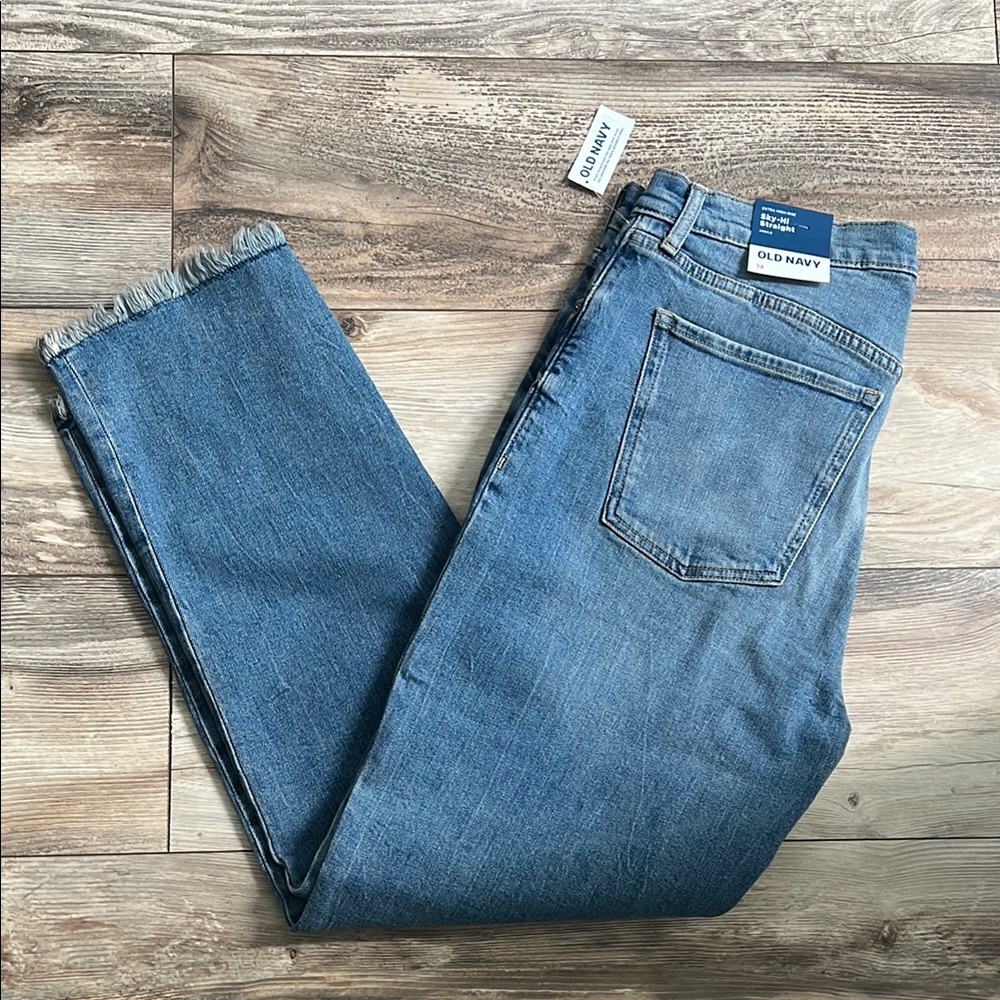 NWT Old Navy Sky-Hi Straight Jeans